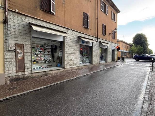 Locale Commerciale in vendita a Piemonte, Alessandria