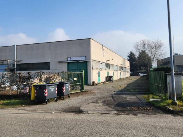 Locale Commerciale in vendita a Piemonte, Alessandria