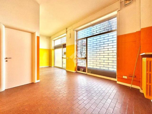 Locale Commerciale in vendita a Piemonte, Alessandria