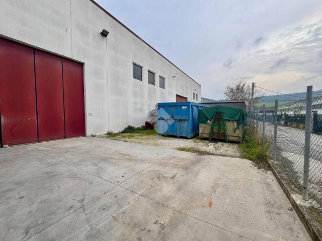 Locale Commerciale in vendita a Unione dei Comuni della Val Vibrata, Tortoreto