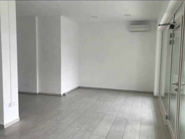 Locale Commerciale in vendita a Unione dei Comuni della Val Vibrata, Tortoreto