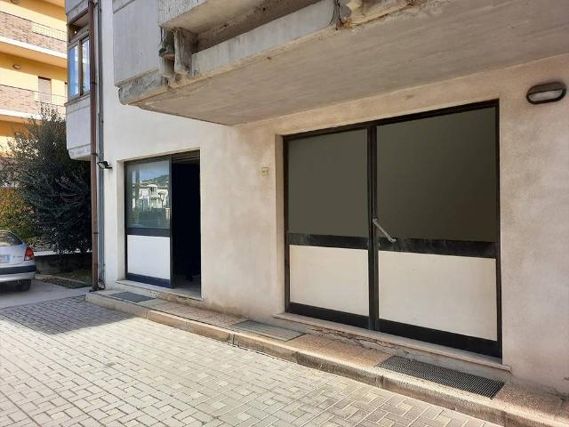 Locale Commerciale in vendita a Unione dei Comuni della Val Vibrata, Tortoreto