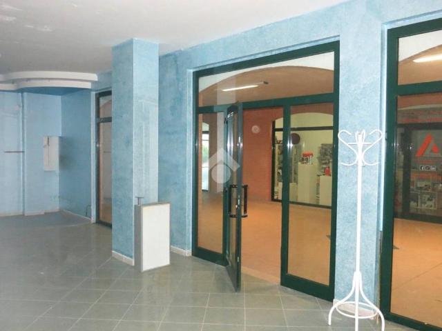 Locale Commerciale in vendita a Unione dei Comuni della Val Vibrata, Tortoreto