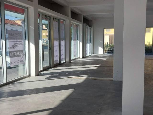 Locale Commerciale in vendita a Tortoreto Lido, Tortoreto