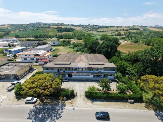 Locale Commerciale in vendita a Unione dei Comuni della Val Vibrata, Tortoreto