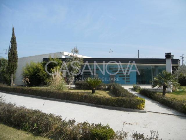 Locale Commerciale in vendita a Unione dei Comuni della Val Vibrata, Tortoreto