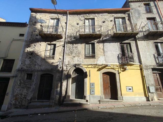 Locale Commerciale in vendita a Tortorici, Sicilia