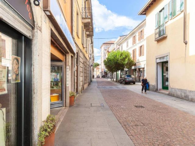 Locale Commerciale in vendita a Barnasc, Tradate