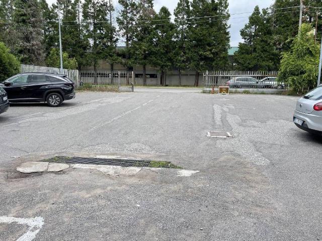 Locale Commerciale in vendita a Tradate, Lombardia