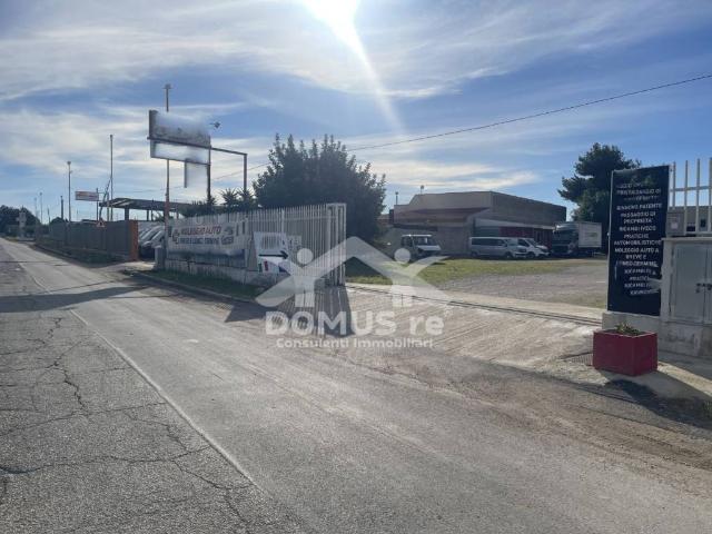 Locale Commerciale in vendita a Puglia, Barletta-andria-trani