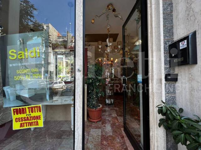 Locale Commerciale in vendita a Trani, Barletta-Andria-Trani