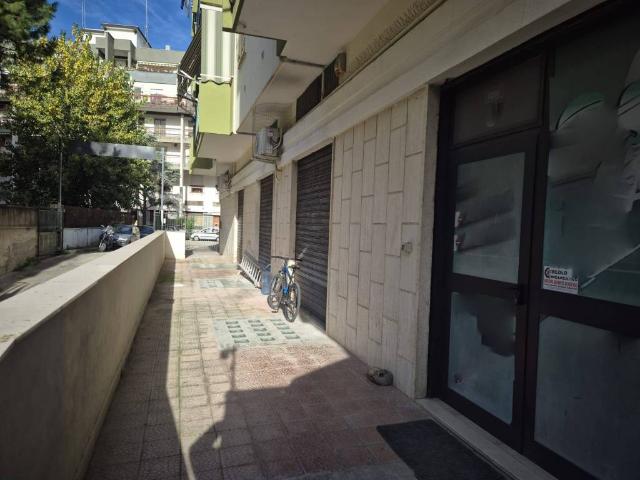Locale Commerciale in vendita a Trani, Barletta-Andria-Trani