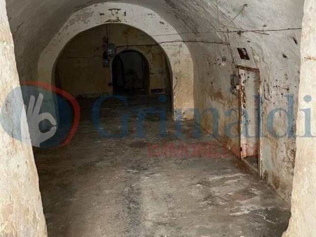 Locale Commerciale in vendita a Puglia, Barletta-andria-trani