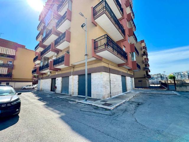 Locale Commerciale in vendita a Trani, Barletta-Andria-Trani