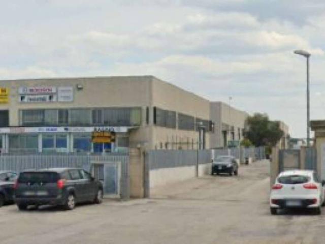 Locale Commerciale in vendita a Puglia, Barletta-andria-trani