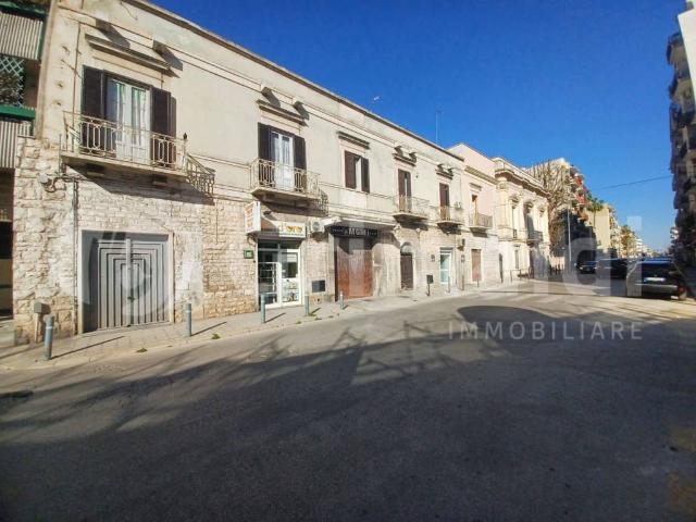 Locale Commerciale in vendita a Trani, Barletta-Andria-Trani