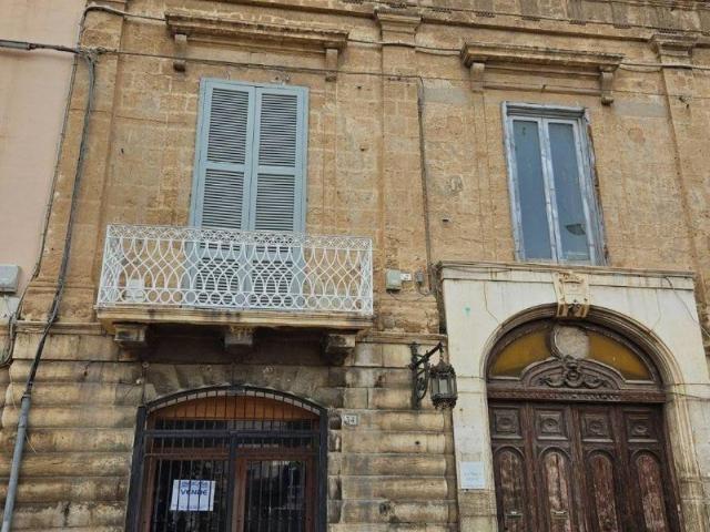 Locale Commerciale in vendita a Trani, Barletta-Andria-Trani