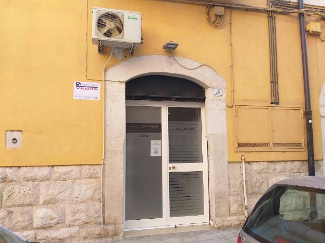 Locale Commerciale in vendita a Puglia, Barletta-andria-trani