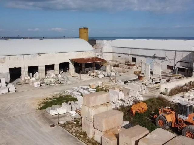 Locale Commerciale in vendita a Trani, Barletta-Andria-Trani