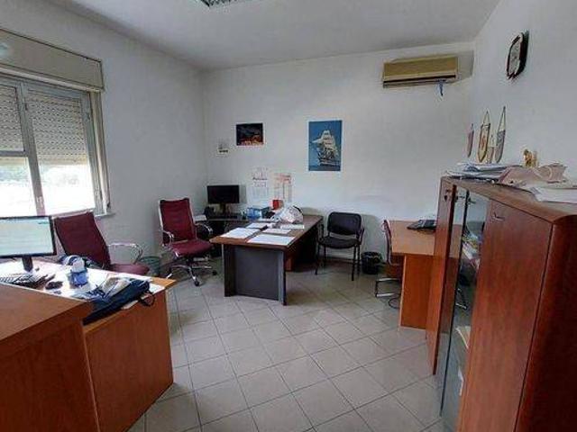 Locale Commerciale in vendita a Trapani, Sicilia