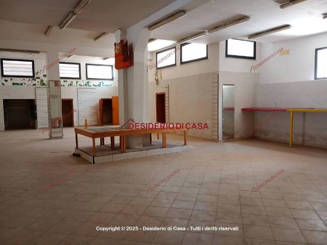 Locale Commerciale in vendita a Trapani, Sicilia
