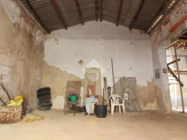 Locale Commerciale in vendita a Trapani, Sicilia
