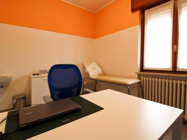 Locale Commerciale in vendita a Travacò Siccomario, Lombardia