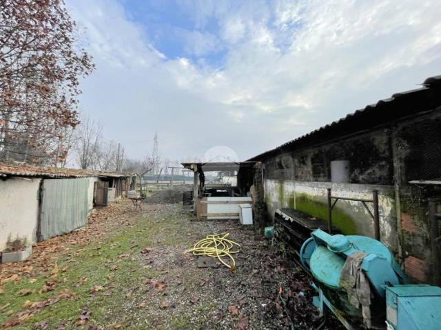 Locale Commerciale in vendita a Travagliato, Lombardia