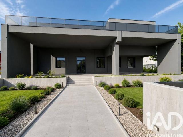 Locale Commerciale in vendita a Traversetolo, Reggio Emilia