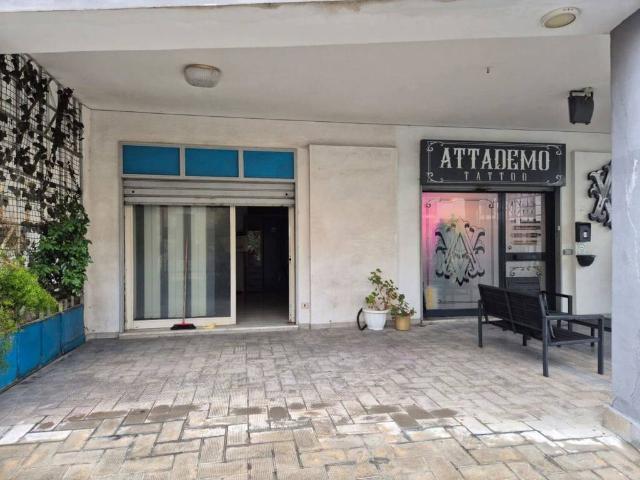 Locale Commerciale in vendita a Trecase, Campania