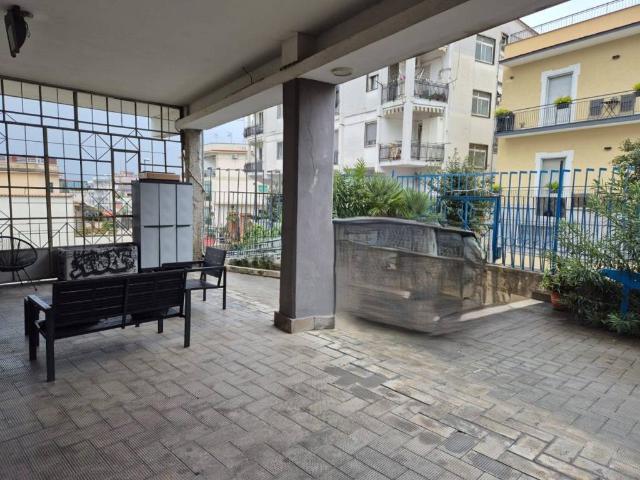 Locale Commerciale in vendita a Trecase, Campania