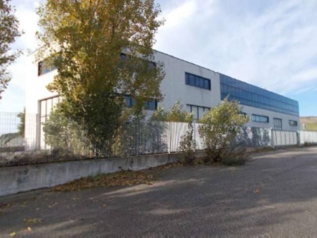 Locale Commerciale in vendita a Trecastelli, Marche