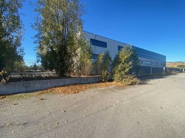 Locale Commerciale in vendita a Trecastelli, Marche