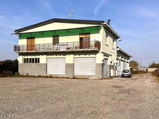 Locale Commerciale in vendita a Piemonte, Novara