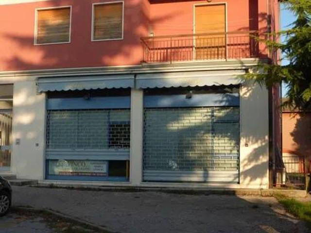 Locale Commerciale in vendita a Tregnago, Veneto