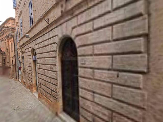 Locale Commerciale in vendita a Marche, Macerata