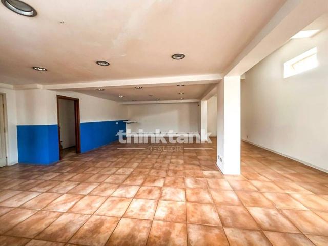 Locale Commerciale in vendita a Tremestieri Etneo, Sicilia