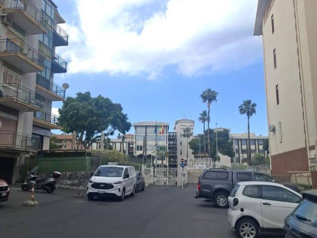Locale Commerciale in vendita a Canalicchio, Tremestieri Etneo