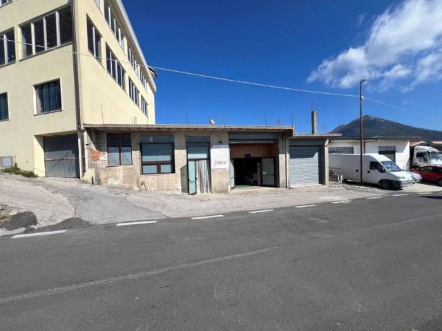 Locale Commerciale in vendita a Trentinara, Campania