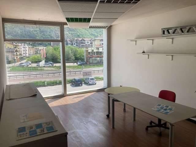Locale Commerciale in vendita a Territorio Val d'Adige, Trento