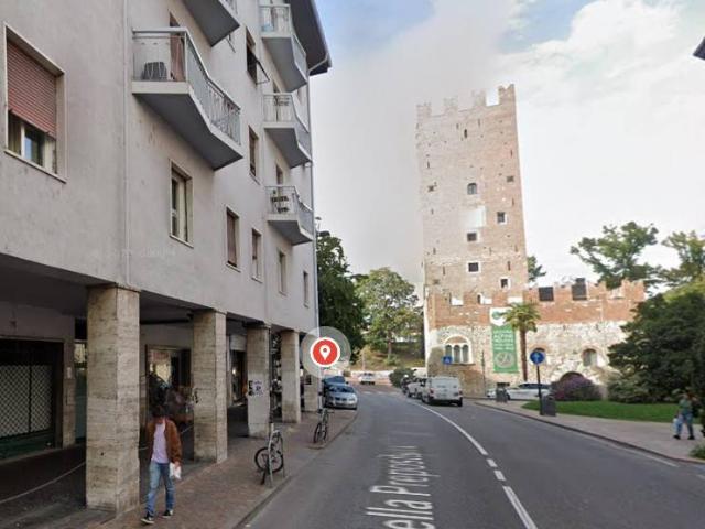 Locale Commerciale in vendita a Territorio Val d'Adige, Trento