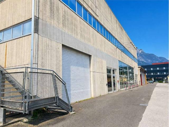 Locale Commerciale in vendita a Territorio Val d'Adige, Trento