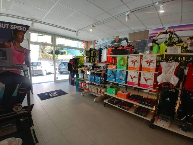 Locale Commerciale in vendita a Territorio Val d'Adige, Trento