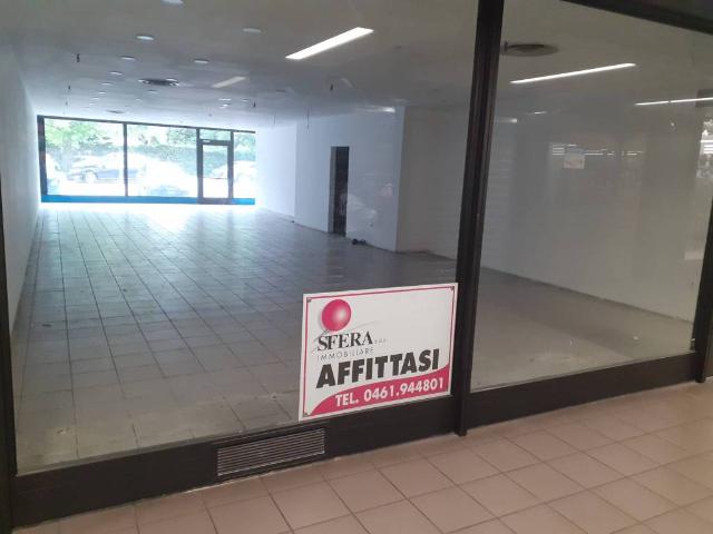 Locale Commerciale in vendita a Territorio Val d'Adige, Trento