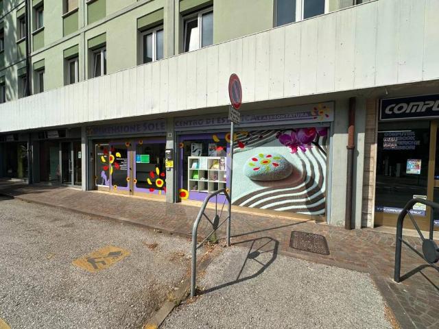 Locale Commerciale in vendita a Territorio Val d'Adige, Trento