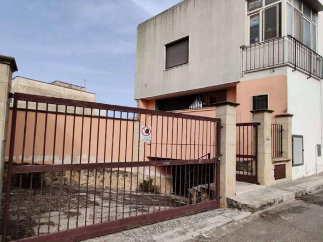 Locale Commerciale in vendita a Puglia, Lecce