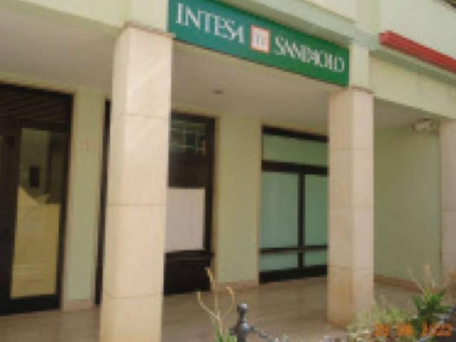Locale Commerciale in vendita a Puglia, Lecce