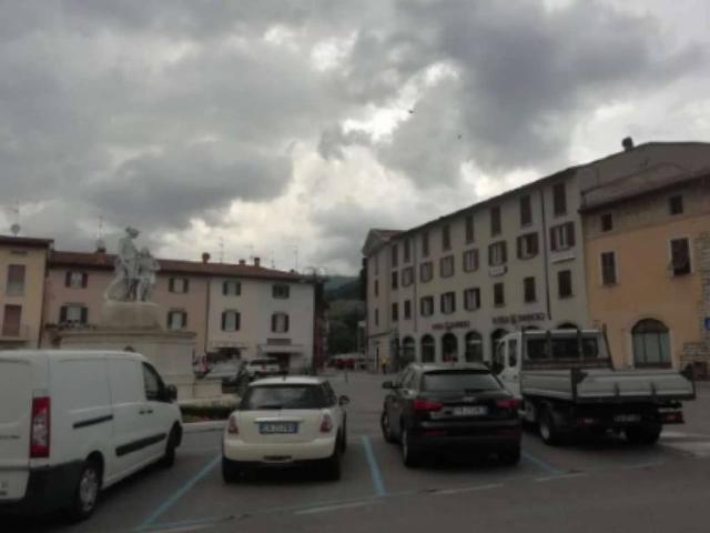 Locale Commerciale in vendita a Colle, Trescore Balneario