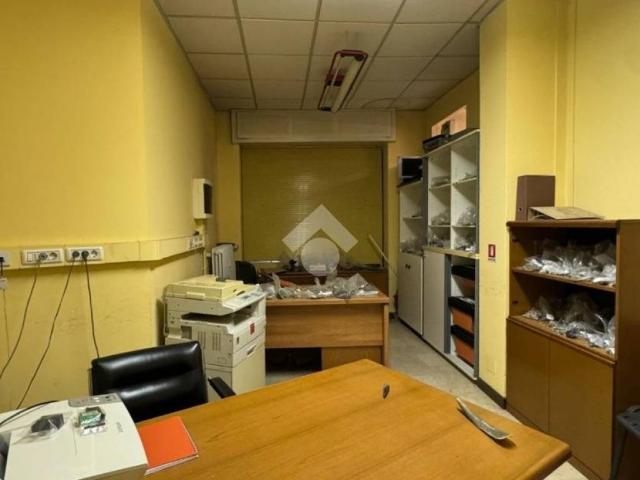 Locale Commerciale in vendita a Trescore Balneario, Lombardia