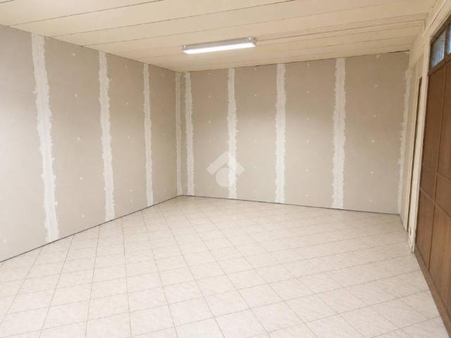 Locale Commerciale in vendita a Colle, Trescore Balneario